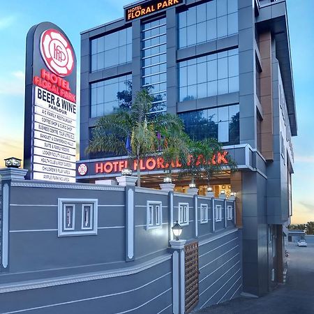 Hotel Floral Park Коттаям Экстерьер фото