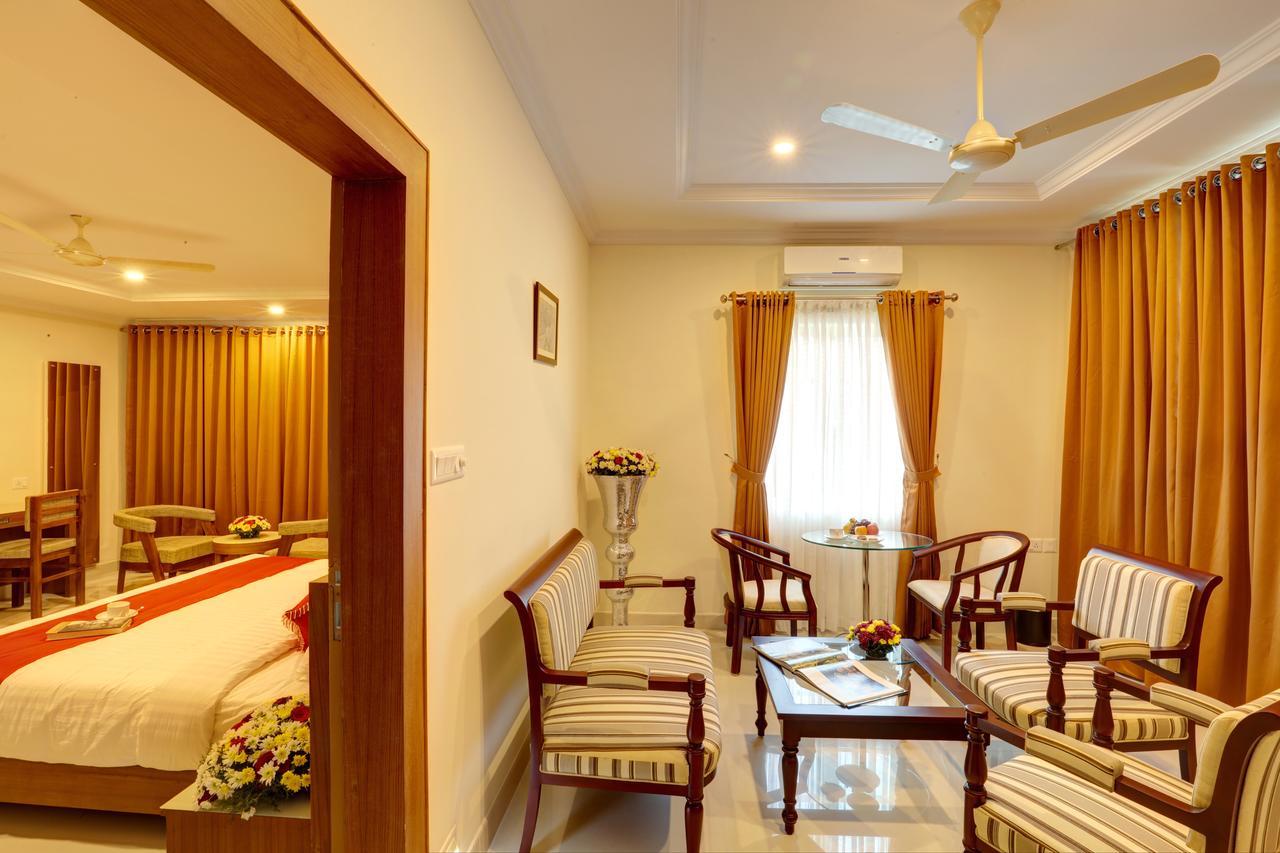 Hotel Floral Park Коттаям Экстерьер фото